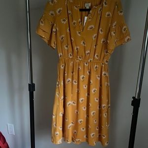 Yellow flower dress brand new sinched waist with tie